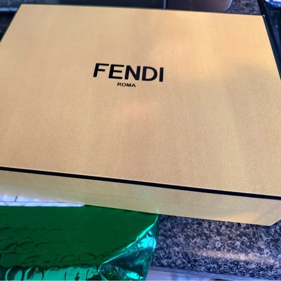 *Beautiful* Fendi - Selleria Peekaboo Long Wallet - Picture 13 of 13